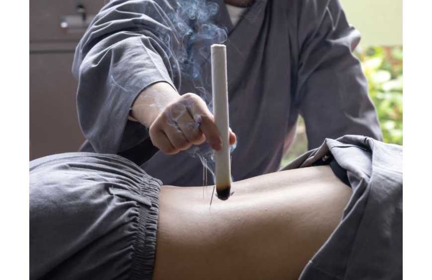 Moxibustione come funziona: scegliere il tipo di moxa e i supporti giusti per il trattamento